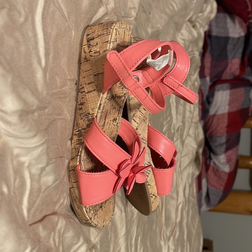 Adorable girls wedges. Size 1. EUC - Picture 4 of 6